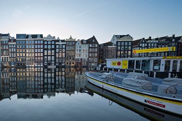 Damrak Amsterdam van Peter Bartelings