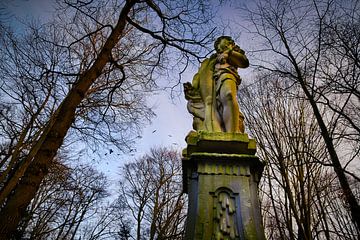Beeld van Flora in het park van de Fraeylemaborg van Ronnie Schuringa