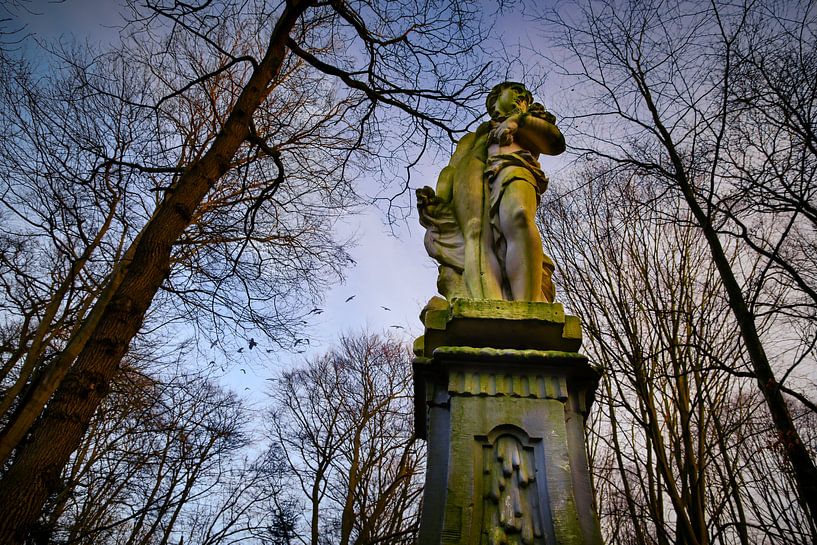 Statue der Flora im Park der Fraeylemaborg von Ronnie Schuringa