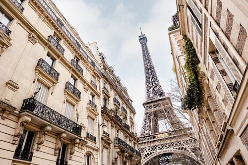 Prachtige Eiffeltoren met Frans straatje, Parijs