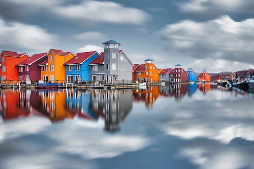 Groningen, Bunte Häuser im Yachthafen Reitdiephaven. von Frans Lemmens