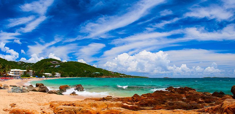 Prachtig strand met wit zand en blauw water van Yevgen Belich