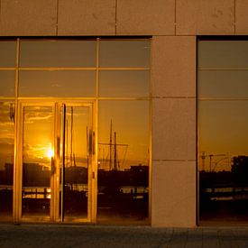 NDSM-werf haven | Zonsondergang lichtweerkaatsing van Coco Gonzalez