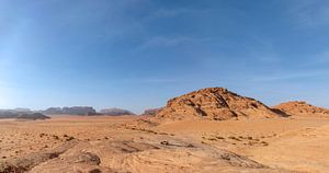 Jeep in der Wüste Wadi Rum. von Floyd Angenent