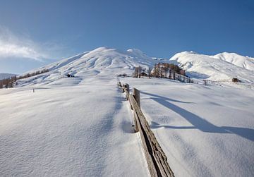 Sneeuwlandschap in de omgeving van Piz Val Müra, Zuoz, Oberengadin, Zwitserland van Rene van der Meer