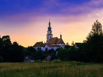 De kerk van Stadtsteinach bij zonsondergang van ManfredFotos