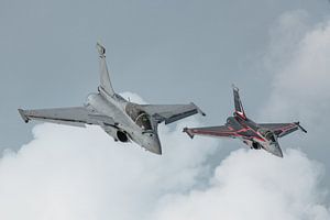 Das Rafale Solo Display Team 2018 der französischen Luftwaffe. Rechts die Rafale, die die Shows flie