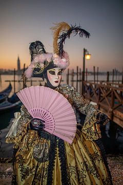 Zonsopgang bij het carnaval in Venetië van t.ART