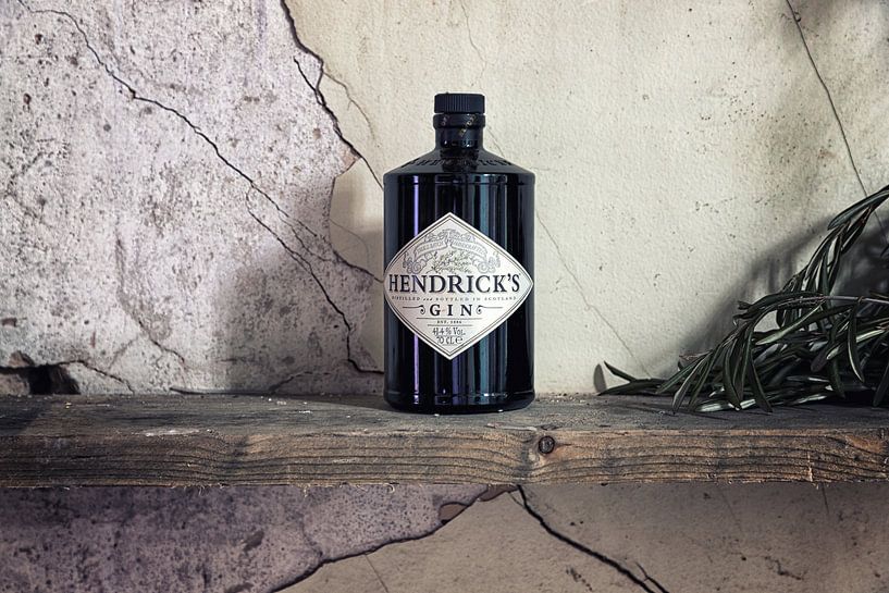 Stilleven met fles Hendricks gin van Marco Rutten
