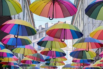 Urban Rainbow Lisbonne - Couleurs au-dessus de la rue rose