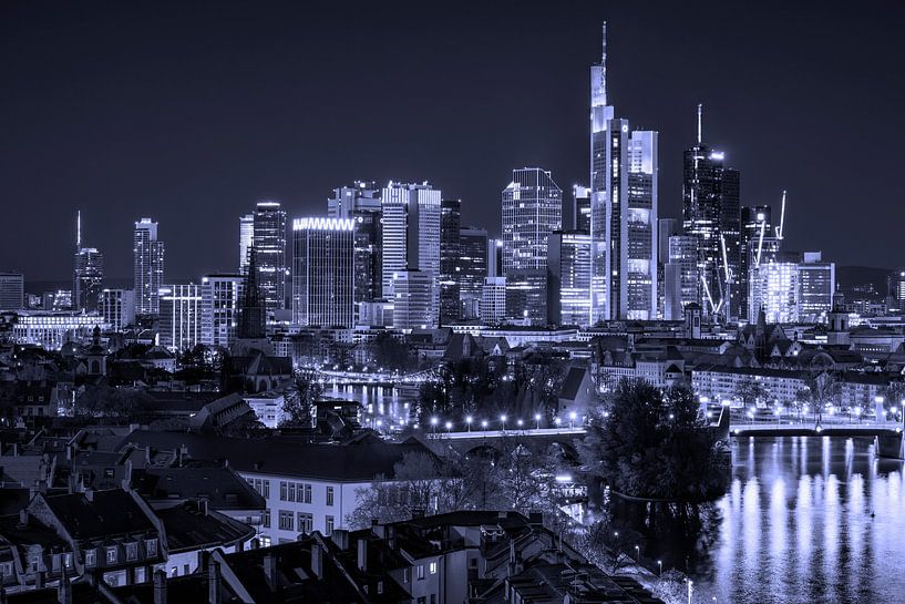 Urban Blue - Nuit sur la ligne d'horizon de Francfort par Rolf Schnepp