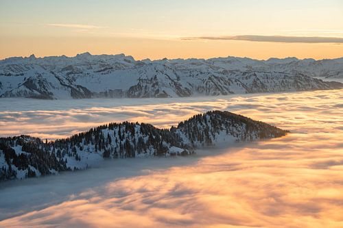 Zonsondergang op de Hochgrat in de winter bij Obheiter