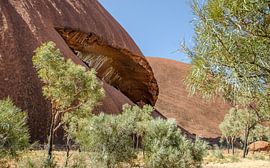 Uluru by Pieter van der Zweep