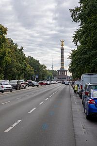 Berlin - Straße des 17.Juni mit Siegessäule und Fernsehturm