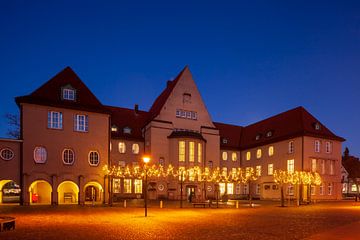 Stadhuis in de schemering, Delmenhorst van Torsten Krüger