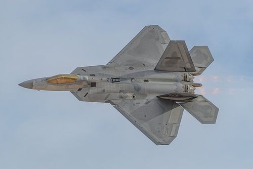 Photo pass U.S. Air Force Lockheed Martin F-22 Raptor.