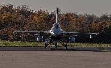 F16 in front van Photobywim Willem Woudenberg