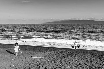 The White Gold of the Black Beach by Dirk Lahuis