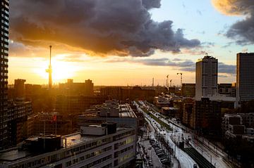 Rotterdam bij zonsondergang van Rens Bok