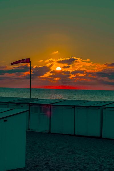 Zonsondergang in zee by Freddie de Roeck