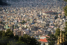 Stadtpanorama von Kathmandu vom Tempel aus von Laimute Kuriene