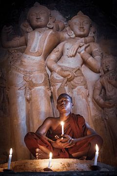 Jonge monnik in de tempels van Bagan van Roland Brack