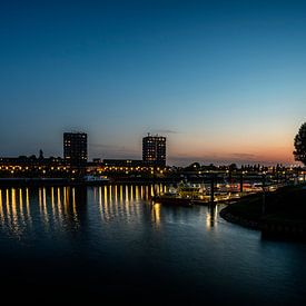 Haven Nijmegen bij avondlicht von Hans Hebbink