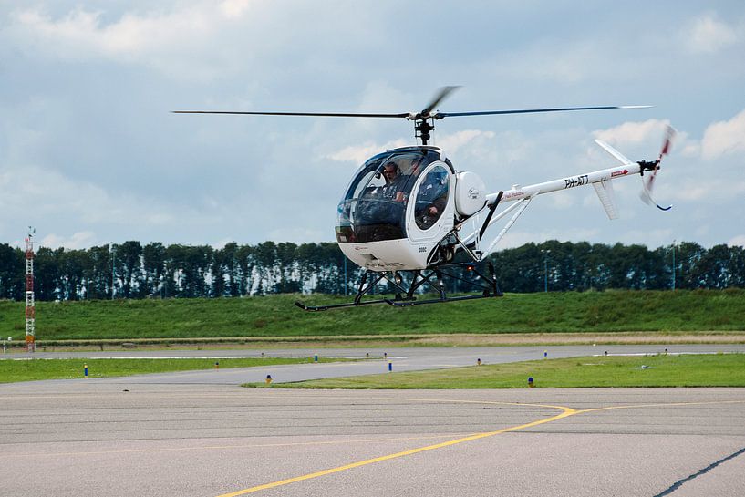 Helicopter in het vizier, airport Lelystad by Ina Hölzel