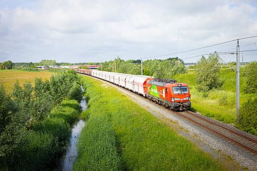 Goederentrein vanaf de Veluwelijn bij de aansluiting met de Hanzelijn