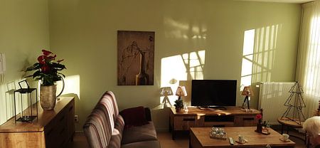 Stillleben Vase mit  Erlenkätzchen. Grünes Kupfer