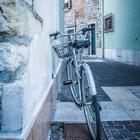 Lonely bike in the streets of Italy von Mariëlle Pluim