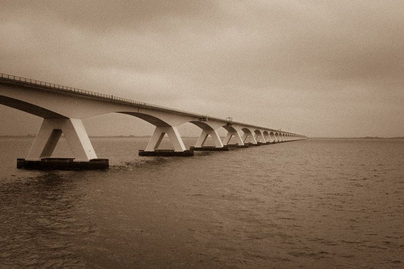 Zeelandbrug Sepia van Patrick Verhoef