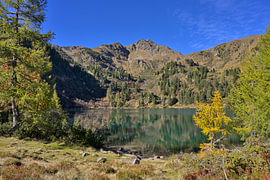 Le lac de montagne Scheibelsee, dans lequel se reflète le sommet du Bösenstein. sur Tomherkules