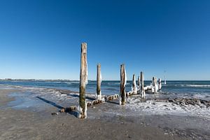 des épis glacés sur la plage de Juliusruh, Rügen