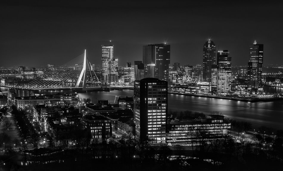 Skyline Rotterdam 2014 in Zwart-Wit van Mark De Rooij op canvas, behang ...