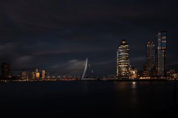 Rotterdam Skyline - na zonsondergang van Wouter Degen