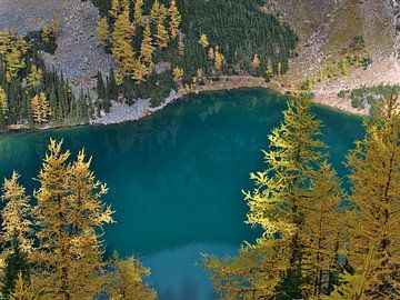 Lake Agnes van boven van Timon Schneider