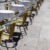 Chaises natures mortes réelles sur la place Saint-Marc à Venise sur Lilian Bisschop