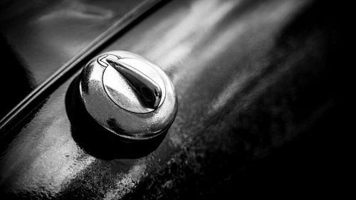 Chromen Tankdop van oldtimer auto zwartwit