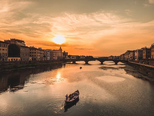 Een Bootje op de Arno in Florence