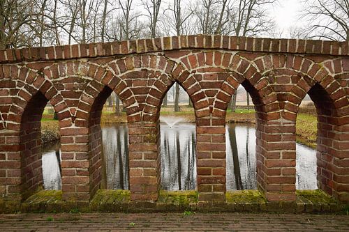 Uitzicht door de brug