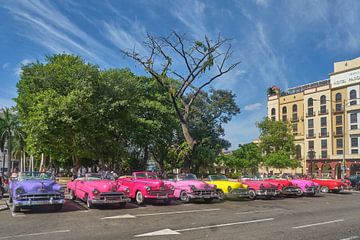 Conduire des voitures anciennes colorées au Parque Central sur Get Hit