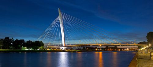 Nachtpanorama Prinz Claus-Brücke in Utrecht von Anton de Zeeuw