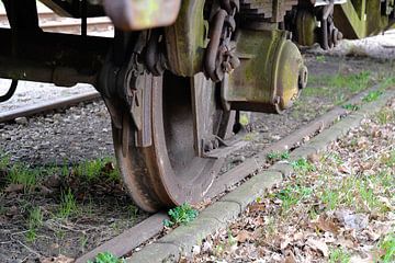 Trein onderstel by Theo van der Meer