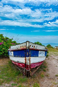 Un vieux bateau de pêche sur la plage sur Jurjen Jan Snikkenburg