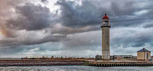 Dark clouds above Hellevoetsluis