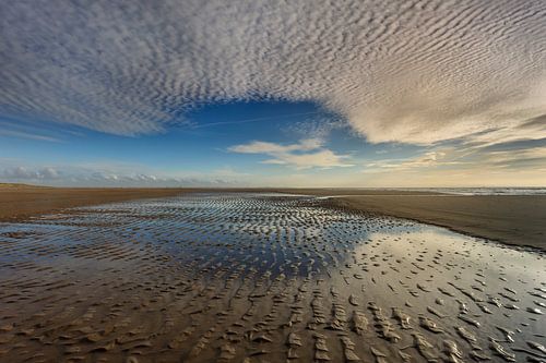 Reflection of air and beach