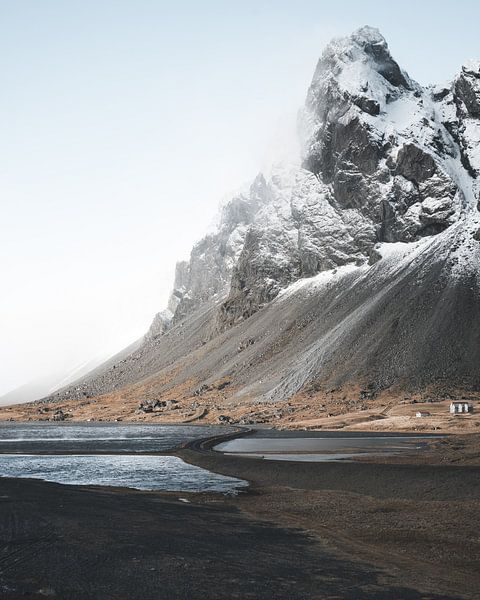 Le périphérique islandais avec la montagne Eystrahorn en arrière-plan. par Michiel Dros