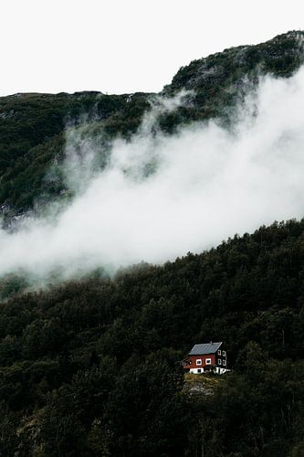 Nordische minimalistische Berglandschaft