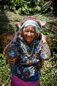 Alte Bäuerin in Nepal